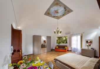 Oasi del Libro has Balcony rooms