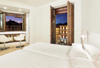 AMC Granada allows 18 year olds to book a room