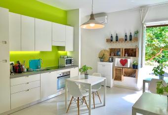 Casa Italia has Balcony rooms