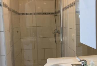 Hotel Pension Stadtpark allows 18 year olds to book a room