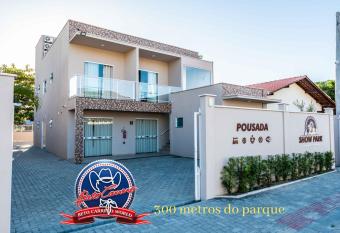 Pousada Show Park allows 18 year olds to book a room