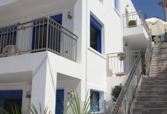 SunOrama Apts-Studios has Balcony rooms