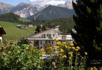 Hotel P  tia has Balcony rooms