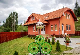 Picnic Panzio has Balcony rooms
