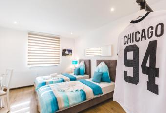 Motel Touchdown & Restaurant allows 18 year olds to book a room