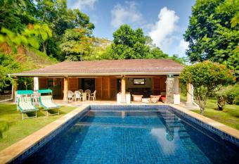 Cot   Sud - Unique Villa & Bungalows Intendance Road has Balcony rooms