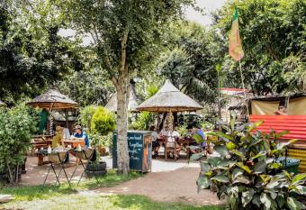 Lebo s Soweto Backpackers has Balcony rooms