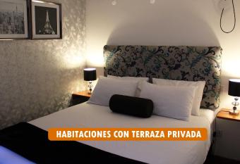 La Casa del Viajero allows 18 year olds to book a room