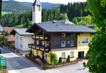 Pension Haus Rohrmoser allows 18 year olds to book a room