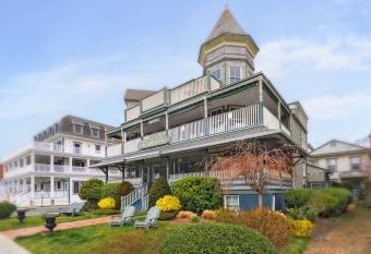 Majestic Hotel has Balcony rooms