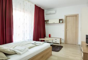 Garsoniere Dinu has Balcony rooms