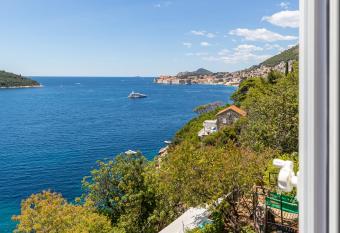 Sea Pearl Apartments by DuHomes has Balcony rooms