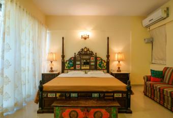 Lavasa Holiday Home (Lakeview) has rooms with a private hot tub