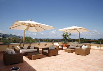 Seven Hostel & Rooms has Balcony rooms