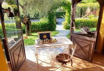 Salvia e Rosmarino - Affittacamere in Liguria has Balcony rooms