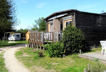Le Petit Marais n1 has Balcony rooms