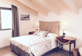 La Villa Bianca Guest house has Balcony rooms