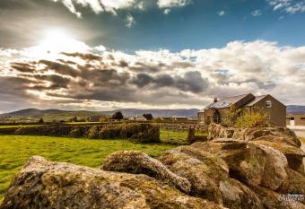 Samona allows 18 year olds to book a room