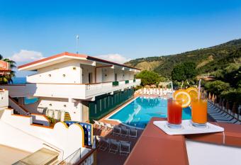 Hotel Santa Lucia has Balcony rooms