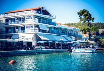 Hotel Mike has Balcony rooms