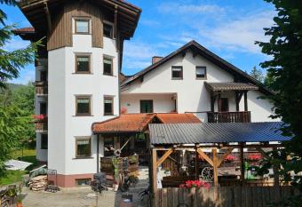 Pension Schatzkisterl has Balcony rooms