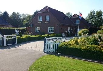 Ostfriesisches Landhaus has Balcony rooms