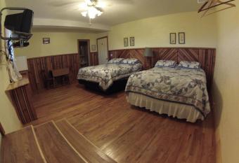 Skyline Village Inn has Balcony rooms