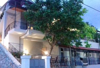 On The Rocks has Balcony rooms