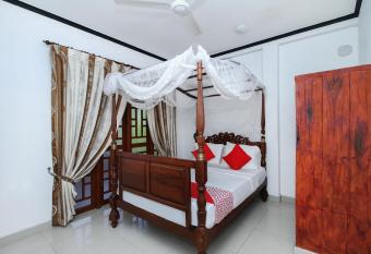 New Okay Hotel has Balcony rooms