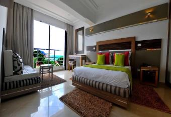 Marina Prestige Tabarka has rooms with a private hot tub