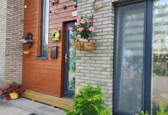 Geltoni apartamentai allows 18 year olds to book a room