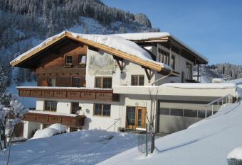 L  rchenhof has Balcony rooms
