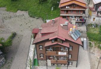 Karagoz Apart Pansiyon allows 18 year olds to book a room