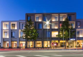 Park Inn by Radisson Neumarkt allows 18 year olds to book a room