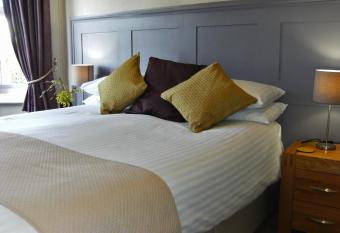 Lynstead House allows 18 year olds to book a room