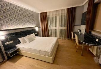 Fergana   bersee Hotel allows 18 year olds to book a room