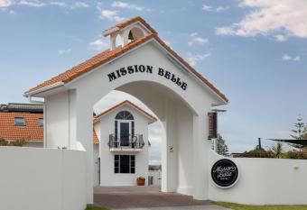 The Mission Belle Motel allows 18 year olds to book a room