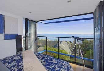 Coastal Getaway Apartment has Balcony rooms