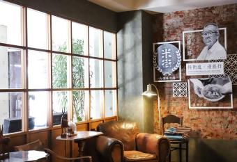 Roots Chew Hotel has Balcony rooms