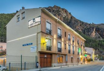 Hotel Parras Arnedillo allows 18 year olds to book a room