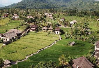 Embang Homestay allows 18 year olds to book a room