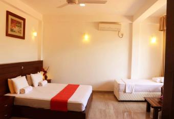 Villa Royce has rooms with a private hot tub