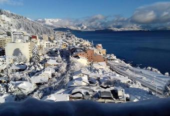 Hospedaje Penthouse 1004 allows 18 year olds to book a room