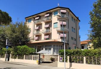 Hotel Puccinelli has Balcony rooms