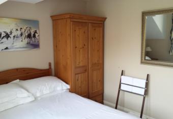 Glenade allows 18 year olds to book a room