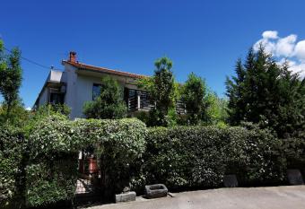 Apartments Ivan has Balcony rooms