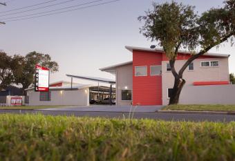 Altitude Motel Apartments has Balcony rooms