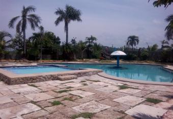 The Waterfront Beach Resort has Balcony rooms