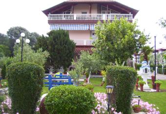 Verginia Studios has Balcony rooms