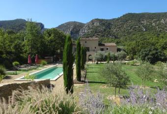 L arcadie Du Souleyan allows 18 year olds to book a room